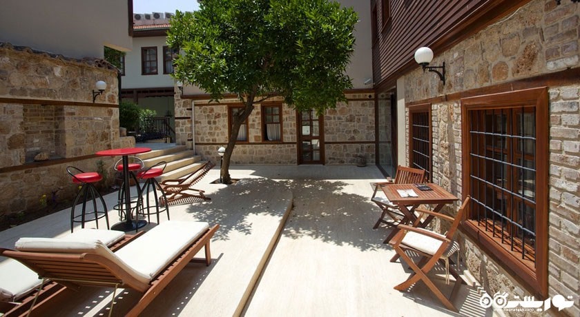 محوطه حیاط  هتل مدیترا آرت 